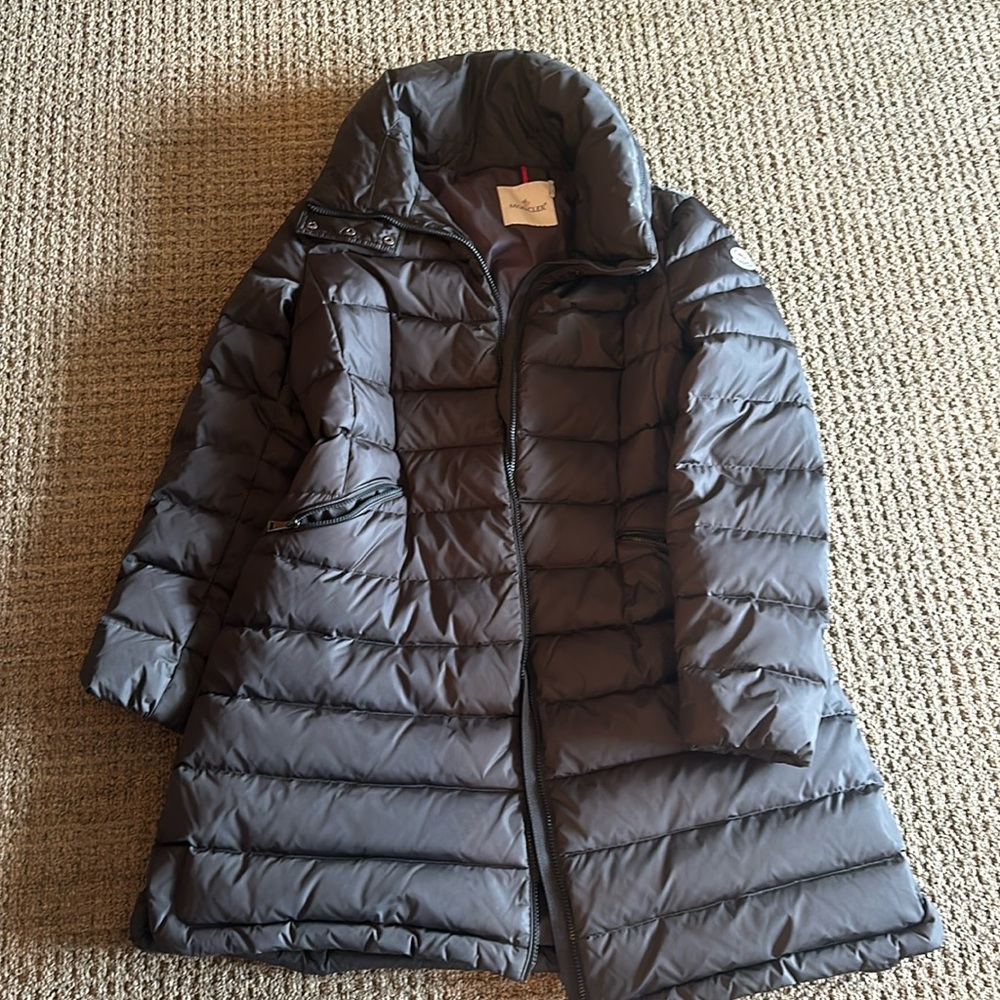 Gorgeous dark grey Moncler puffer